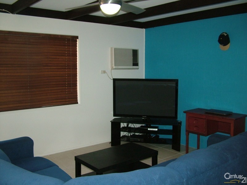 2/68 Stapylton Street, Coolangatta QLD 4225