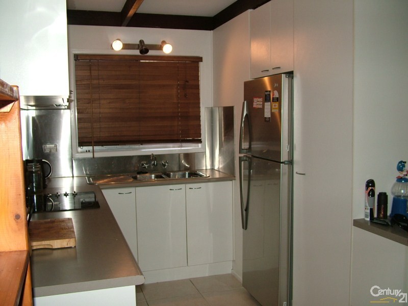 2/68 Stapylton Street, Coolangatta QLD 4225