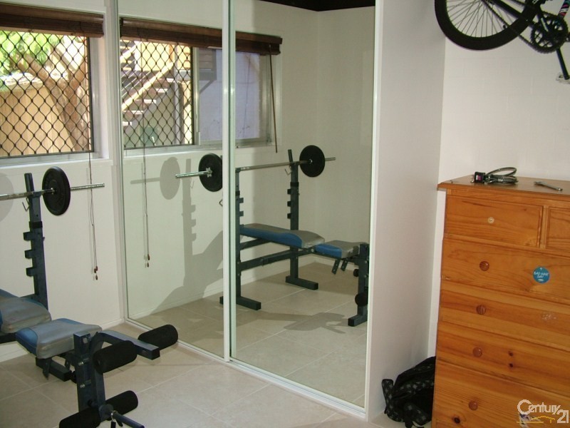 2/68 Stapylton Street, Coolangatta QLD 4225