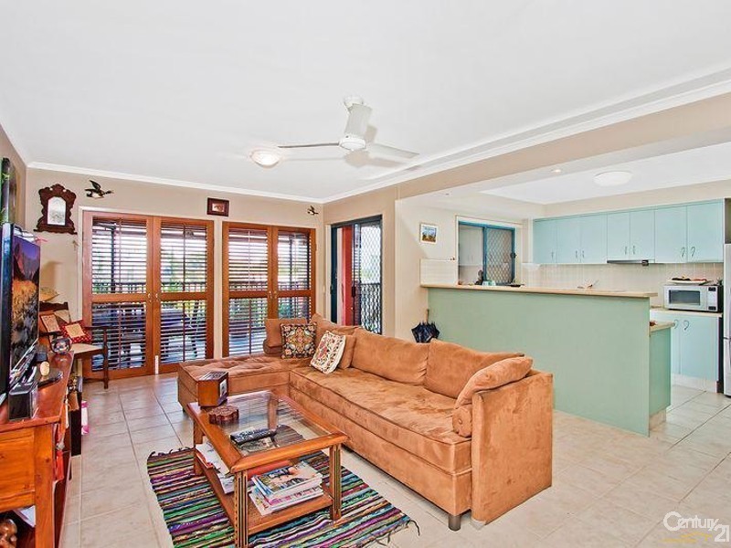2/7 Stapylton Street, Coolangatta QLD 4225