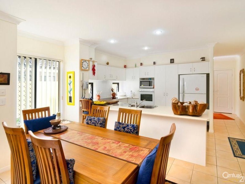 2/31 Second Avenue, Palm Beach QLD 4221