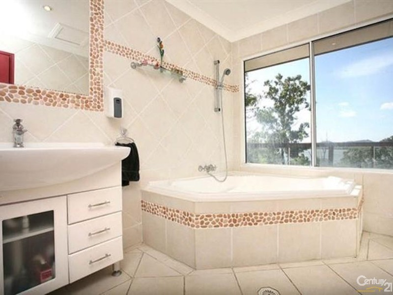 86 Broadwater Esplanade, Bilambil Heights NSW 2486