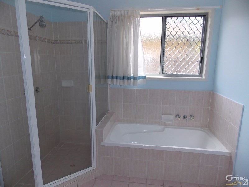 1/12 Lochlomond Drive, Banora Point NSW 2486