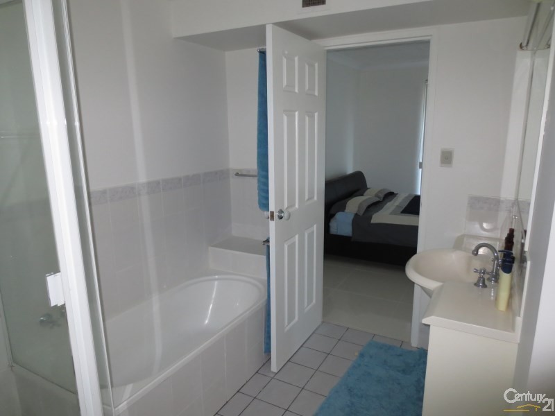 22/9 Ocean Street, Coolangatta QLD 4225