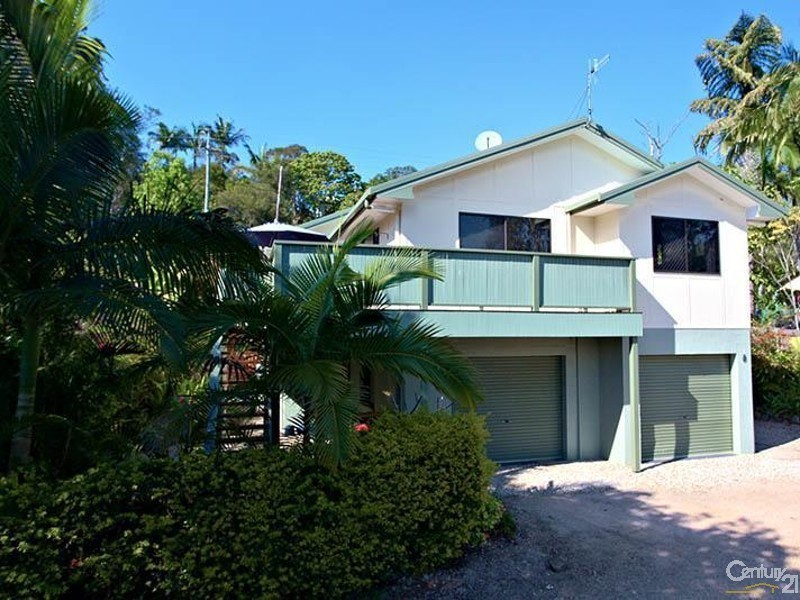 8 Blacksmiths Lane, Uki NSW 2484