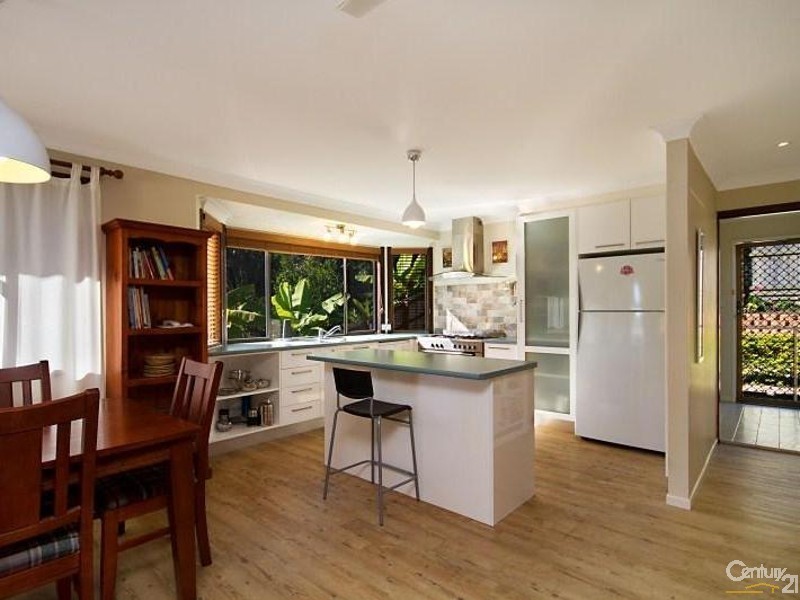 8 Blacksmiths Lane, Uki NSW 2484