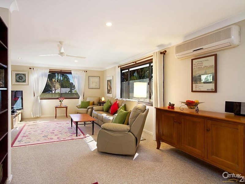 8 Blacksmiths Lane, Uki NSW 2484