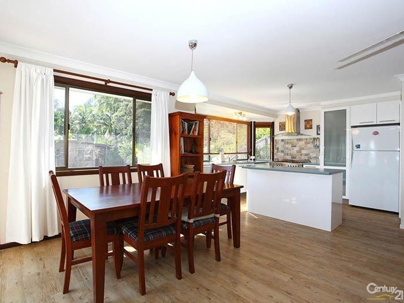 8 Blacksmiths Lane, Uki NSW 2484