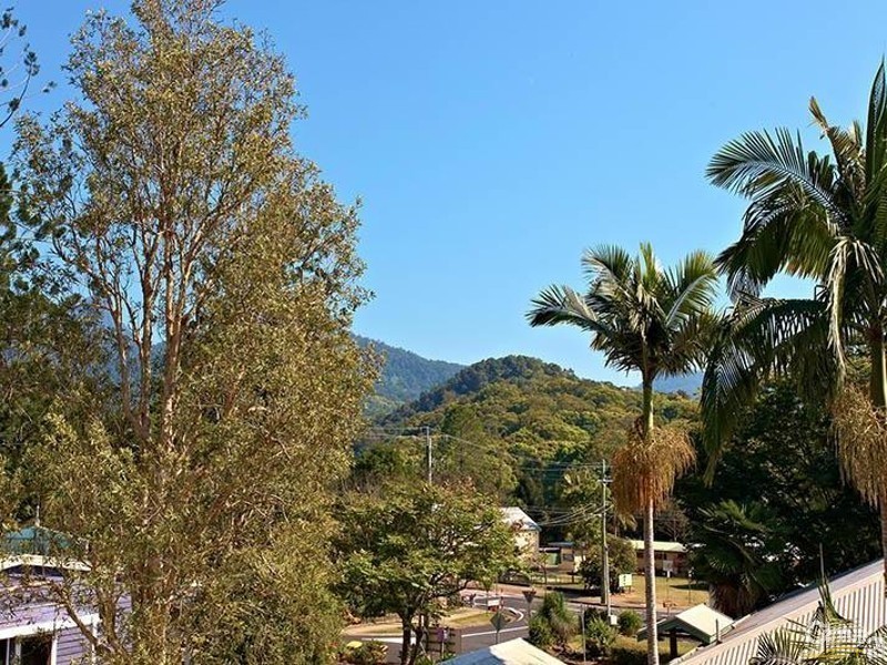 8 Blacksmiths Lane, Uki NSW 2484