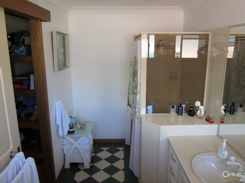 74 Warringa Drive, Bilambil Heights NSW 2486