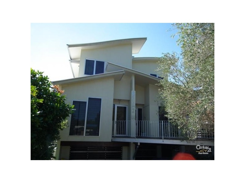 2/11 Tweed Street, Coolangatta QLD 4225