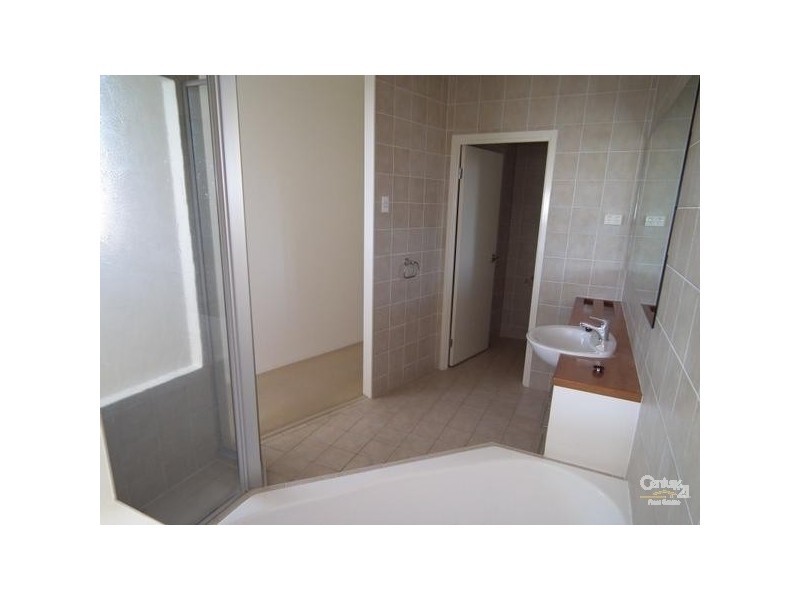 2/11 Tweed Street, Coolangatta QLD 4225