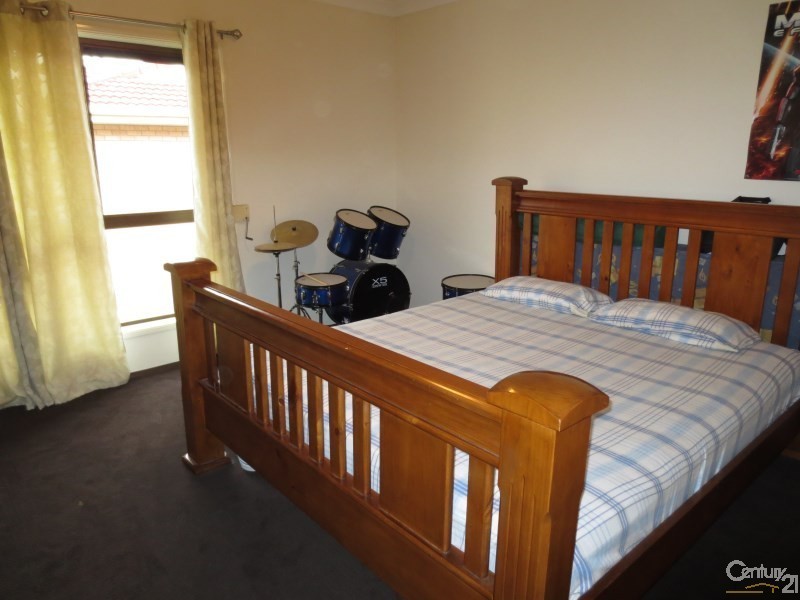 28 Bolton Street, Coolangatta QLD 4225