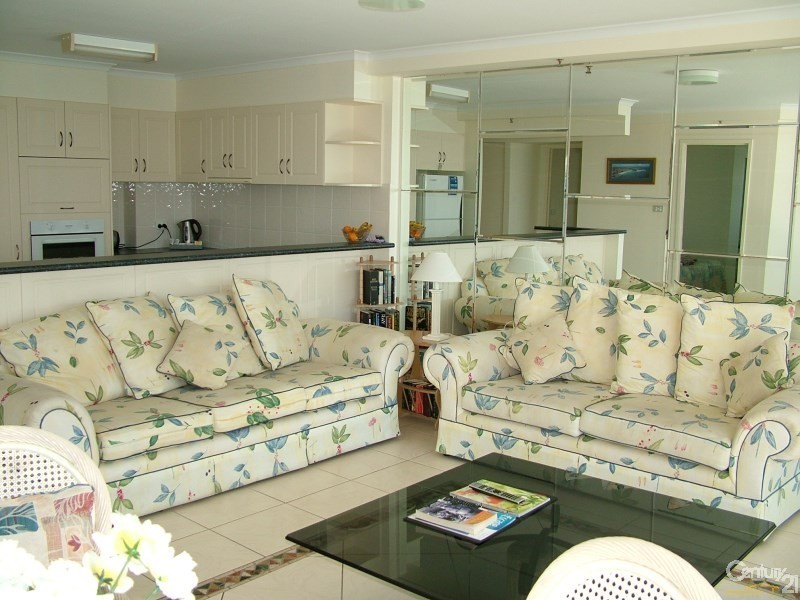 9/70 Marine Parade, Coolangatta QLD 4225