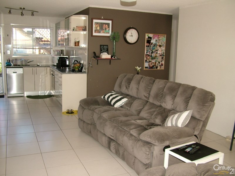 2/5 Douglas Street, Coolangatta QLD 4225