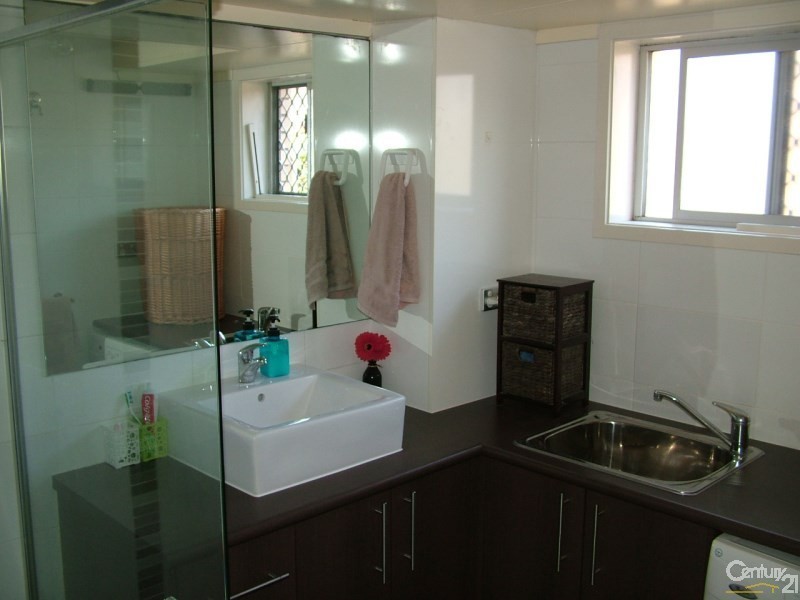 2/5 Douglas Street, Coolangatta QLD 4225