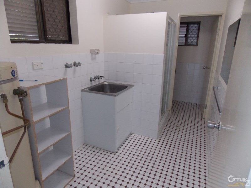 1/28 Bolton Street, Coolangatta QLD 4225