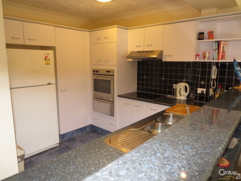 6/9 Ocean Street, Coolangatta QLD 4225