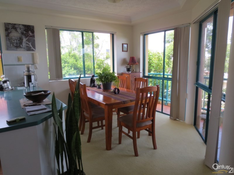 8/40 Rutledge Street, Coolangatta QLD 4225