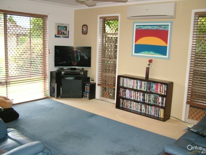 24 Triton Street, Tweed Heads South NSW 2486