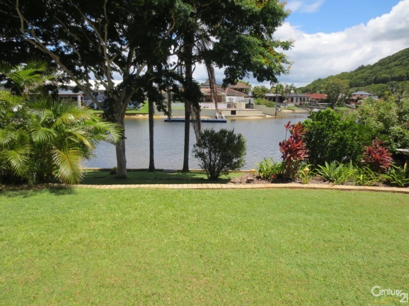 16 Captains Way, Banora Point NSW 2486