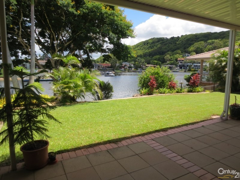 16 Captains Way, Banora Point NSW 2486