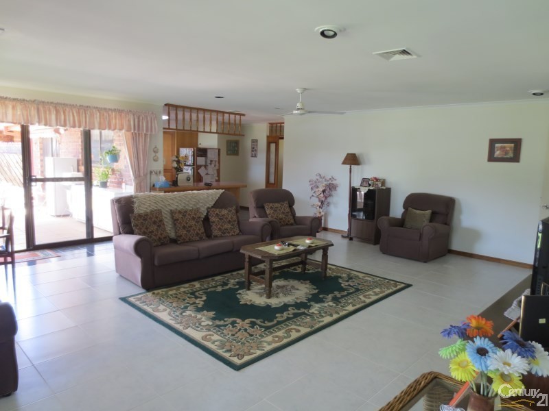 16 Captains Way, Banora Point NSW 2486