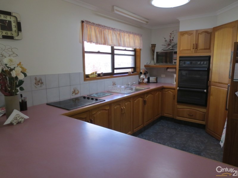 16 Captains Way, Banora Point NSW 2486