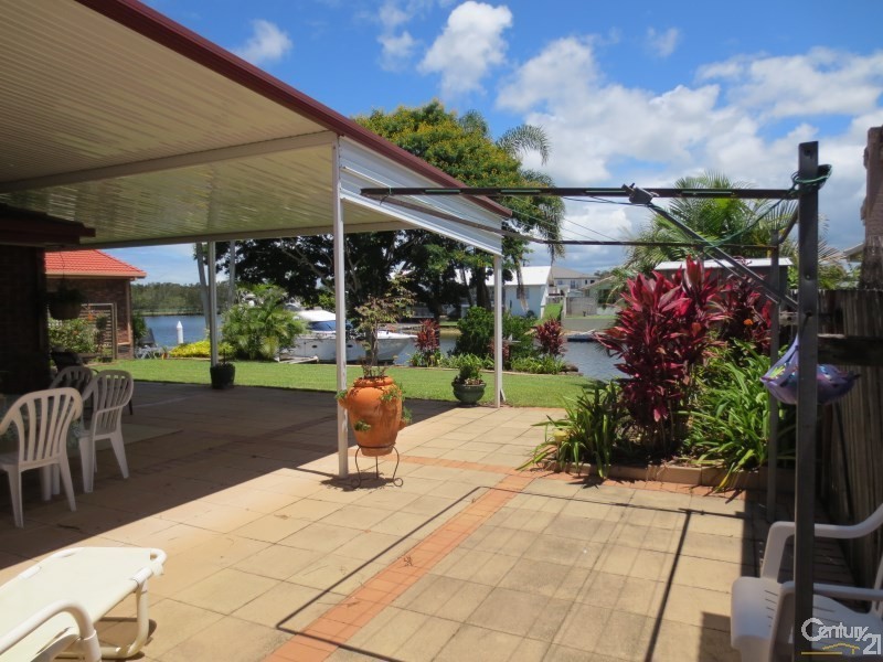 16 Captains Way, Banora Point NSW 2486
