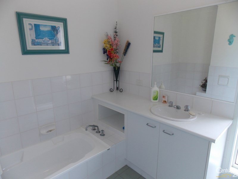1/49 Dutton Street, Coolangatta QLD 4225