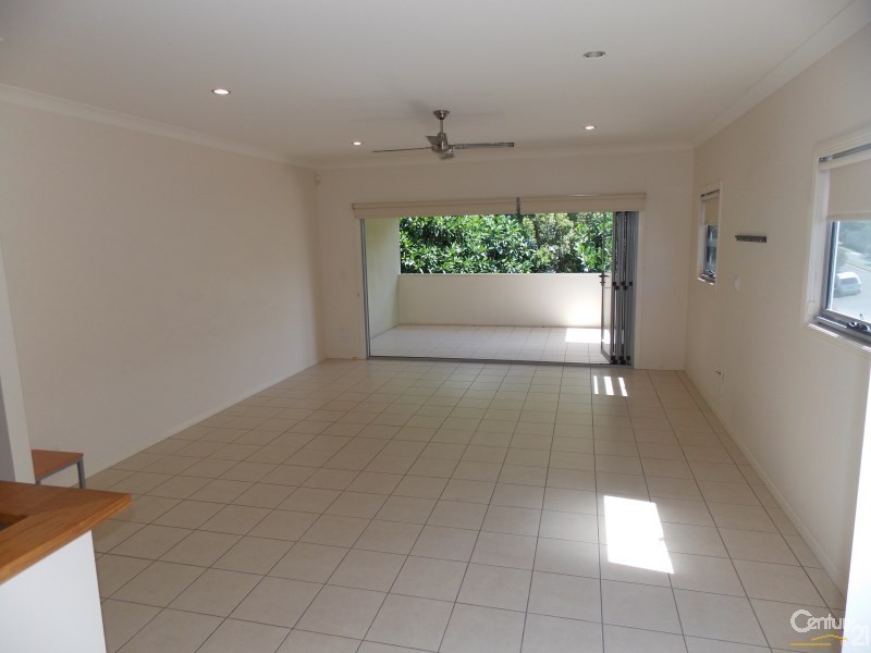 2/52 Tweed Street, Coolangatta QLD 4225