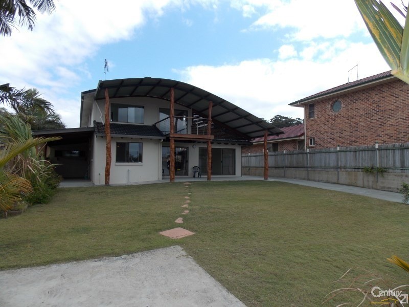 9 Gollan Drive, Tweed Heads West NSW 2485