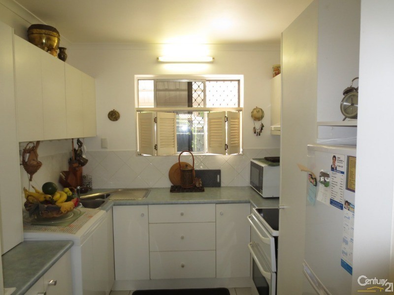 2/63 Stapylton Street, Coolangatta QLD 4225