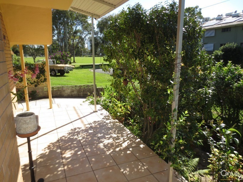 2/63 Stapylton Street, Coolangatta QLD 4225