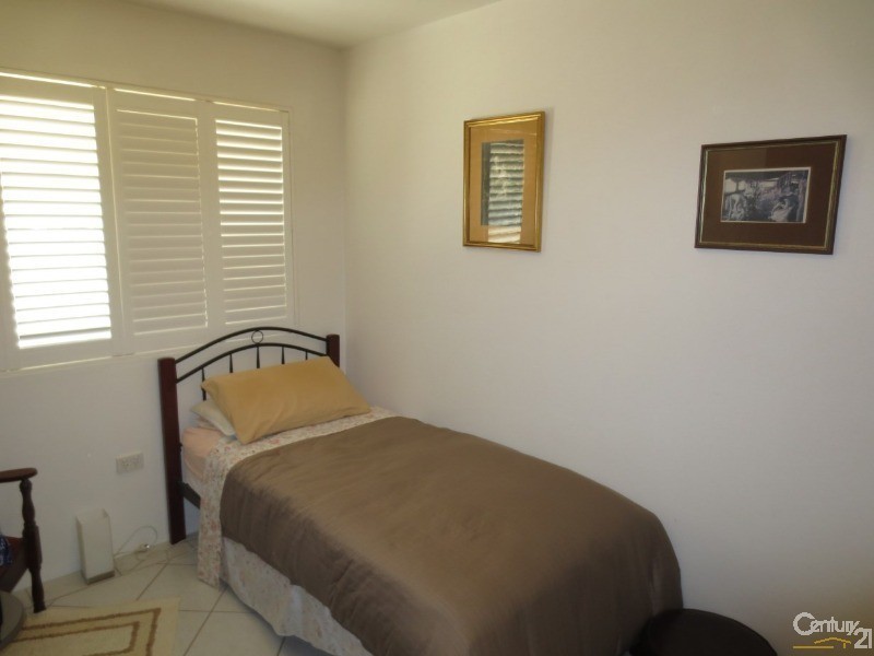 2/63 Stapylton Street, Coolangatta QLD 4225