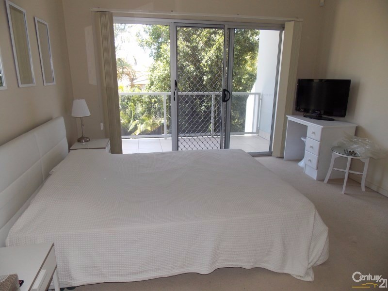 1/48 McLean Street, Coolangatta QLD 4225