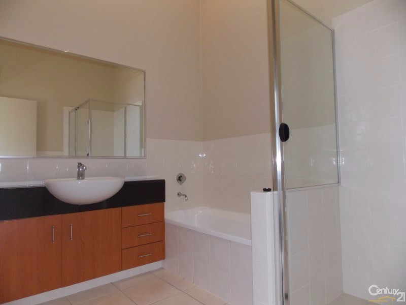 2/48 McLean Street, Coolangatta QLD 4225