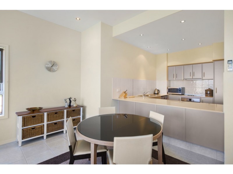 8/50 Dutton Street, Coolangatta QLD 4225