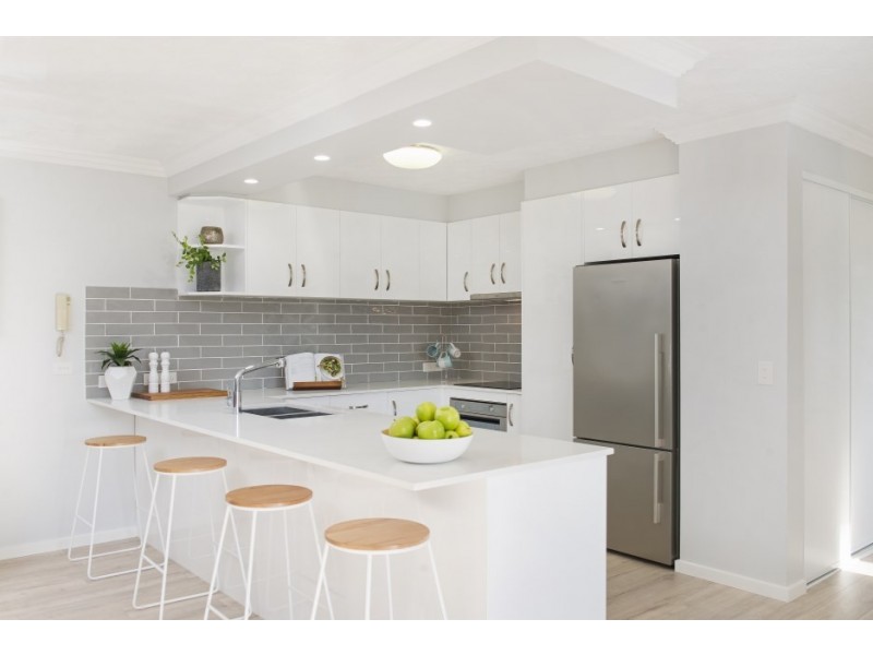 4 29-31 Dixon Street, Coolangatta QLD 4225