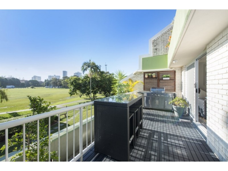 4 29-31 Dixon Street, Coolangatta QLD 4225
