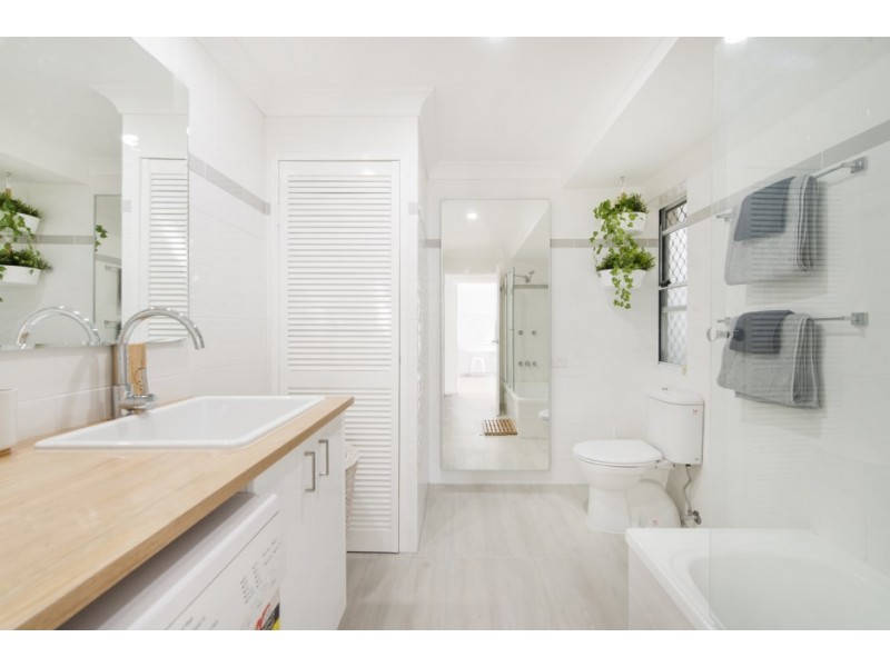 4 29-31 Dixon Street, Coolangatta QLD 4225