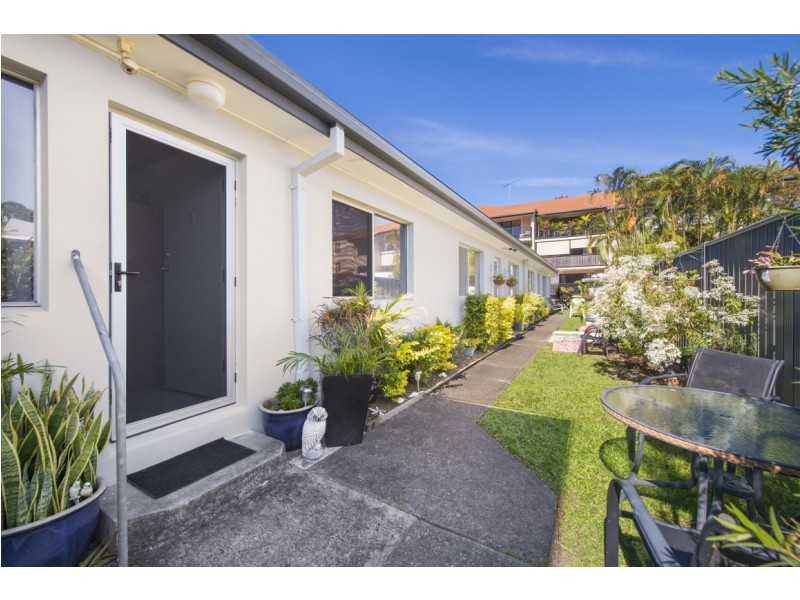 2 68 Stapylton Street, Coolangatta QLD 4225