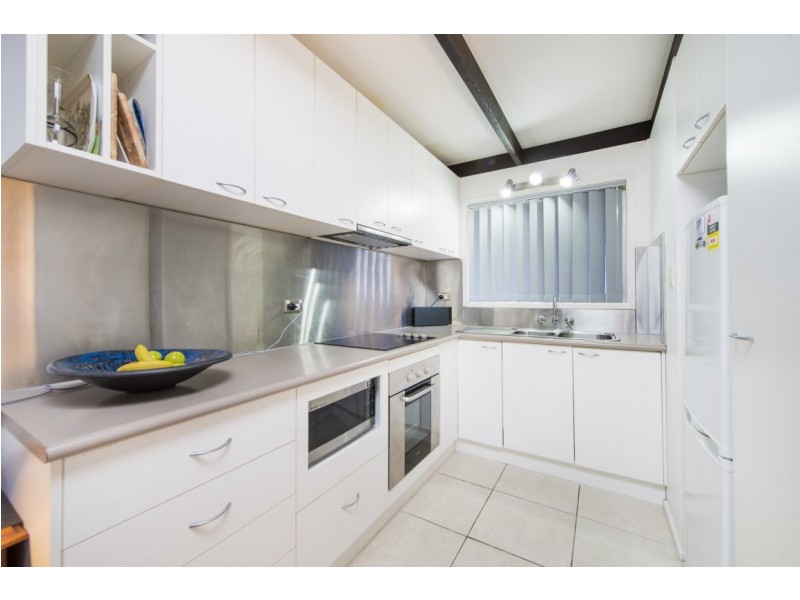 2 68 Stapylton Street, Coolangatta QLD 4225