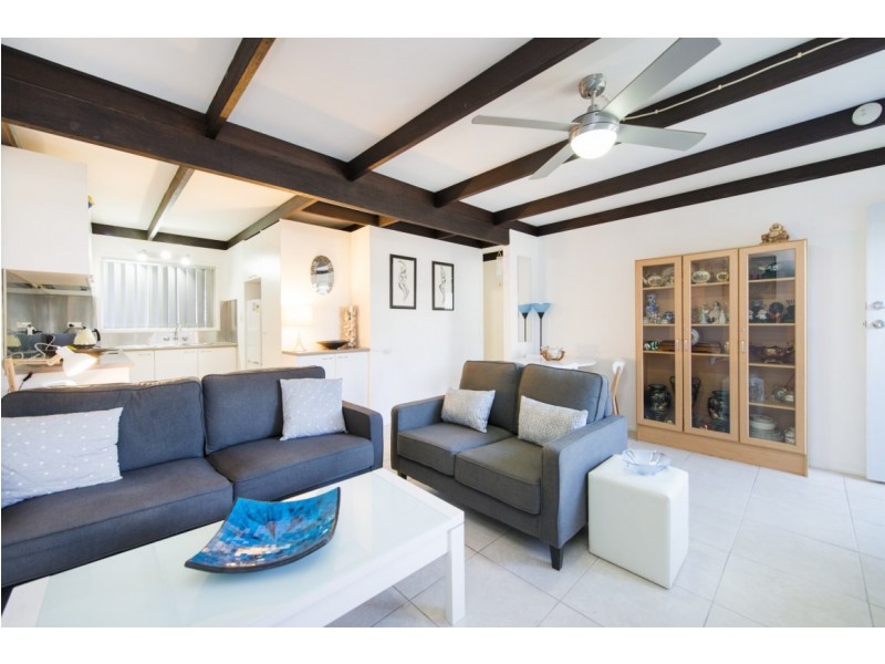 2 68 Stapylton Street, Coolangatta QLD 4225