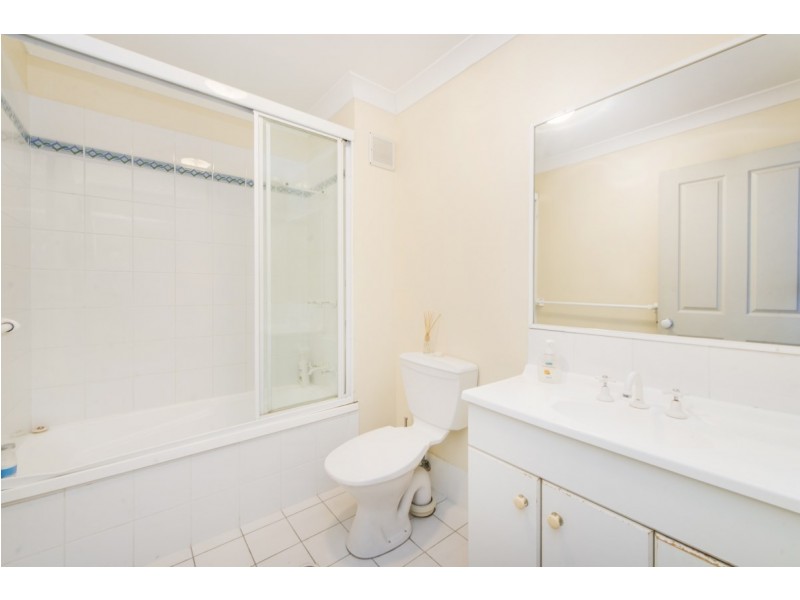 13/5 Ocean Street, Coolangatta QLD 4225