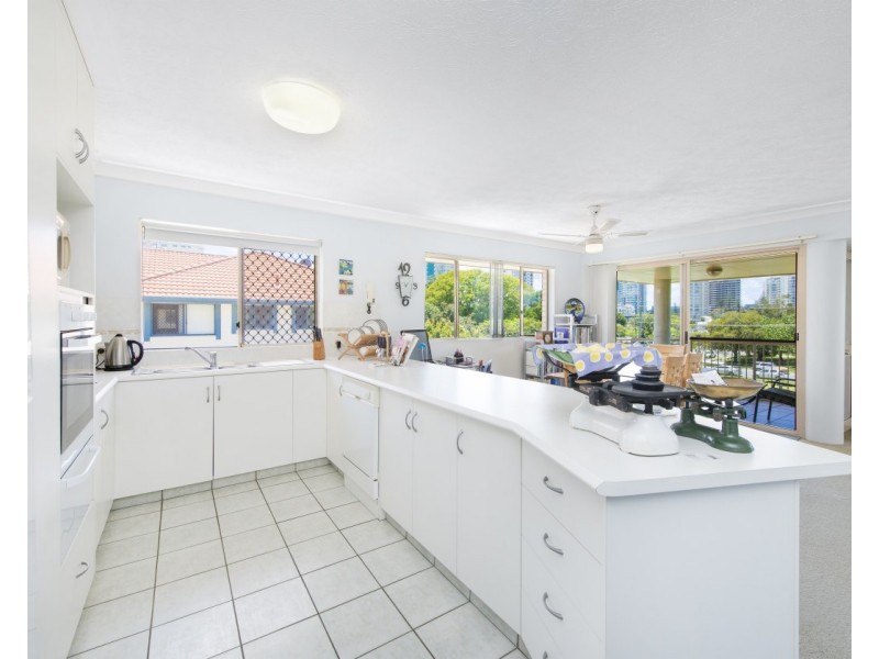 8/18 Dutton Street, Coolangatta QLD 4225