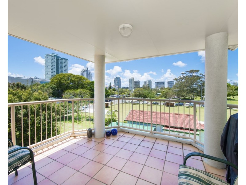 8/18 Dutton Street, Coolangatta QLD 4225