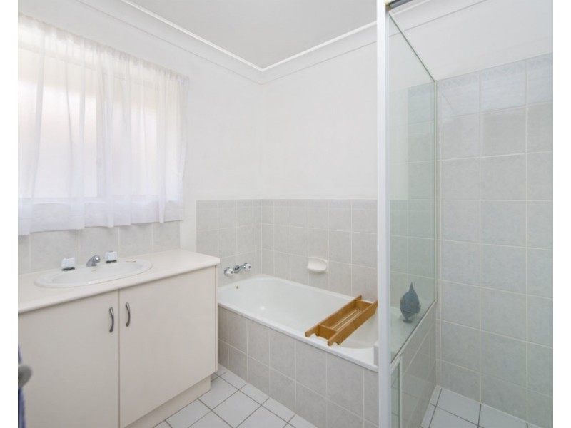 8/18 Dutton Street, Coolangatta QLD 4225