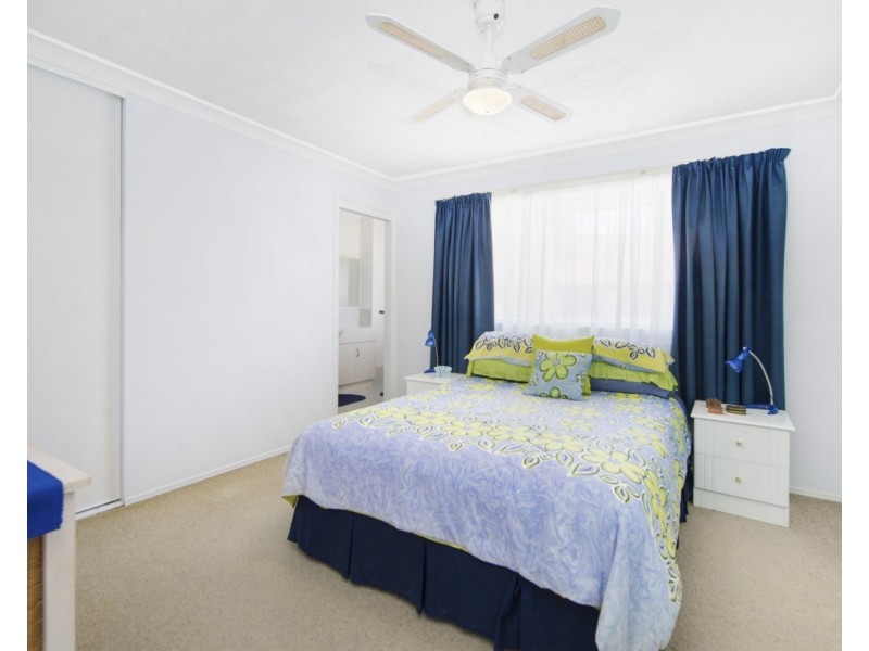 8/18 Dutton Street, Coolangatta QLD 4225