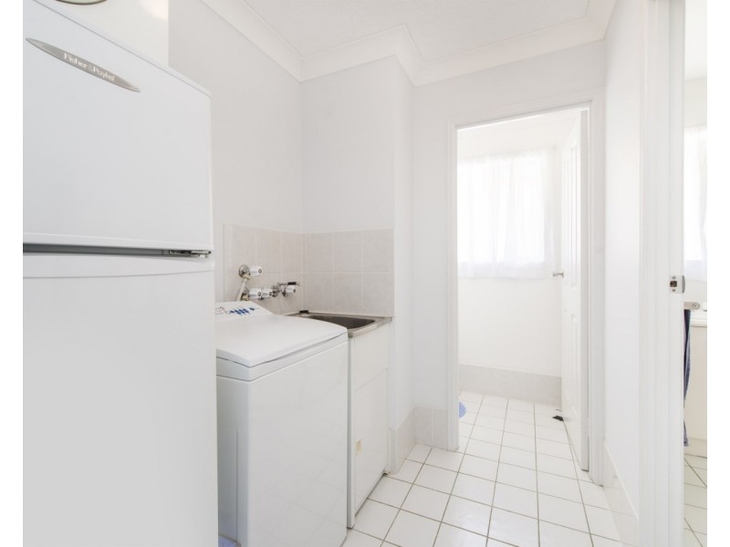 8/18 Dutton Street, Coolangatta QLD 4225